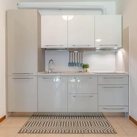 Studio With Garden And Parking, Near Como Lake Apartment *