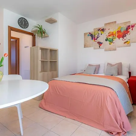 Apartamento Studio With Garden And Parking, Near Como Lake